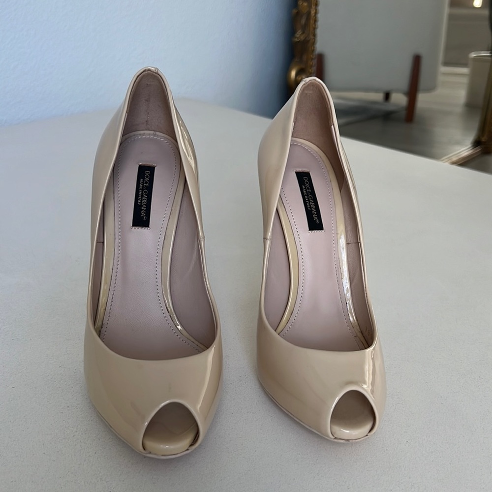 Dolce and Gabbana open toe pumps in patent leather and beige color. Size 6.5